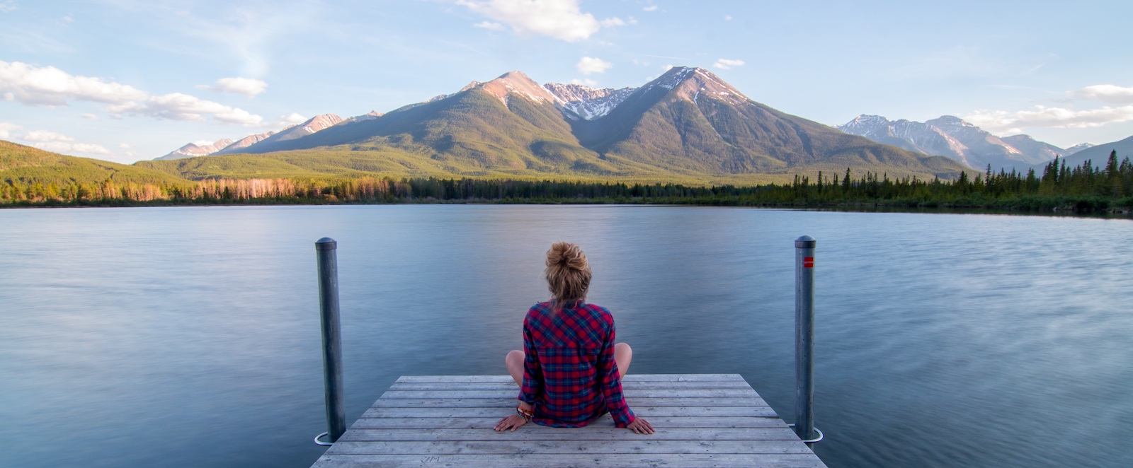 Femme Lac ponton montagnes Centre Hypnose Vaud Lausanne Genève Hypnothérapie