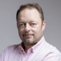 Bernard JOUVEL — Hypnose & Hauts Potentiels Après une première carrière à manager et développer des équipes dans un grand groupe de conseil, Bernard accompagne depuis près de 20 ans. Coach à l’IMD (7 ans, programme MBA), il s’est formé à l’Hypnose Ericksonienne (ARCHE) pour dépasser les limites du coaching classique sur certains blocages/traumas et activer toutes les ressources.
Langues parlées : Français, Anglais