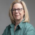 Stéphanie WEIDLICH — Hypnose thérapeutique & bien-être Après plus de 20 ans dans le retail et le management, passionnée par le développement humain, Stéphanie découvre l’hypnose lors d’un tournant professionnel et mesure la puissance de l’inconscient pour des changements profonds. Formée à l’ARCHE, elle aide chacun à révéler son potentiel.
Langues parlées : Français