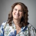 Gabrielle Piemontesi — Hypnose thérapeutique & systémique Après une carrière riche en PME et multinationales (RH, diplomatie, création d’entreprise), Gabrielle choisit en 2015 de se consacrer pleinement à l’accompagnement. L’Hypnose Ericksonienne s’impose comme un levier puissant pour libérer des blocages et remettre en mouvement. Sa curiosité la conduit à se spécialiser en hypnose enfants & ados et en systémique familiale. Elle accompagne avec bienveillance individus et familles, dans un cadre sécurisant qui permet à chacun de retrouver sa place, comprendre ses émotions et avancer en sérénité.
Langues parlées : Français, Anglais, Italien